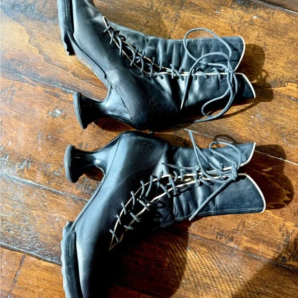 8.5 Fluevog Mini Sugar laceup boots Rare - Picture 3 of 9